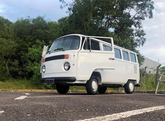 VOLKSWAGEN KOMBI 1.6 LUXO 8V GASOLINA 3P MANUAL